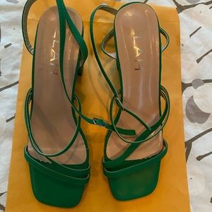 Zlah green strappy 4”heel sandal Sz 39